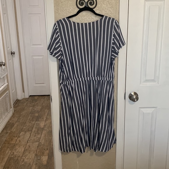 Large Old Navy Grey and White Striped Dress. - Picture 3 of 4